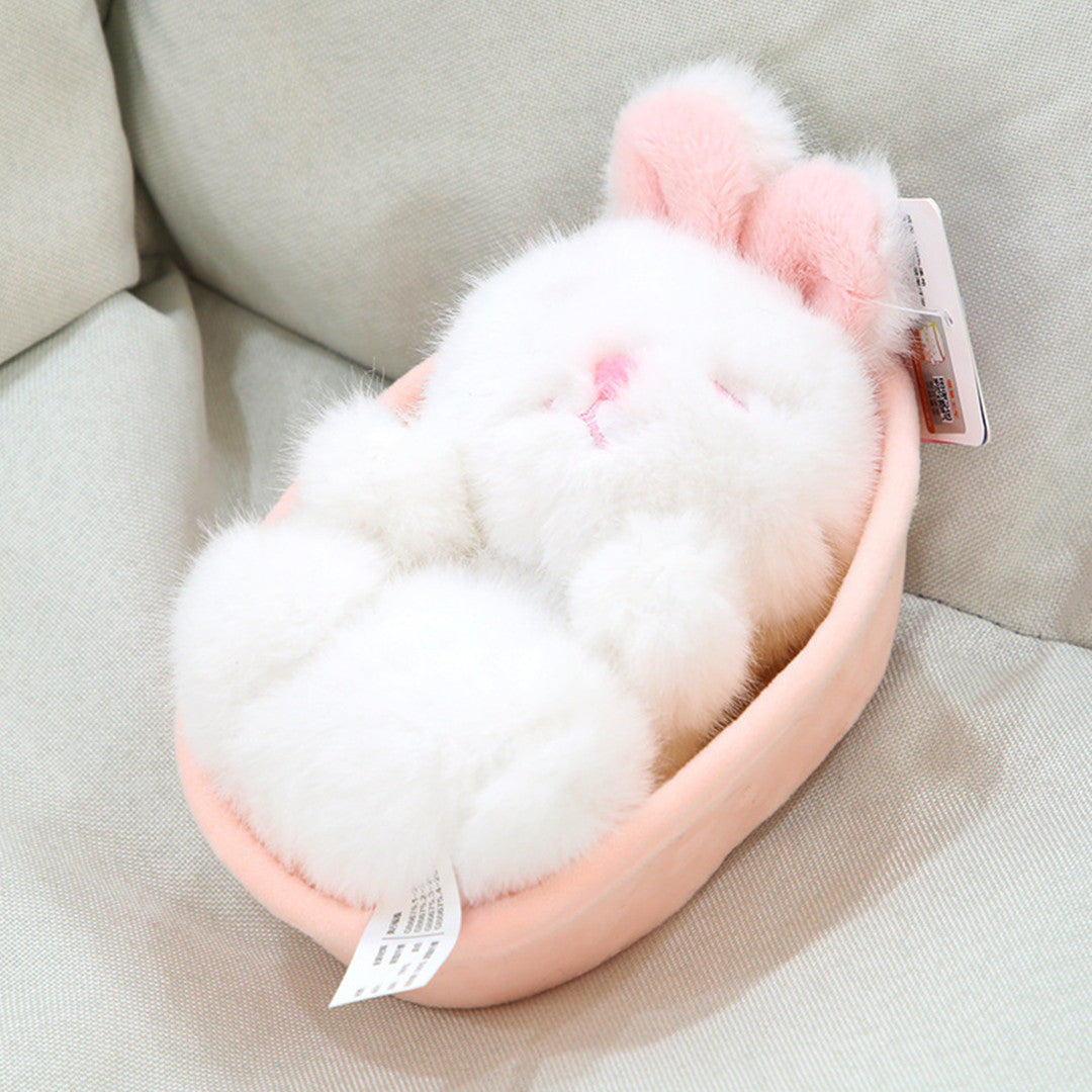 Peluche bébé animal dans un berceau
